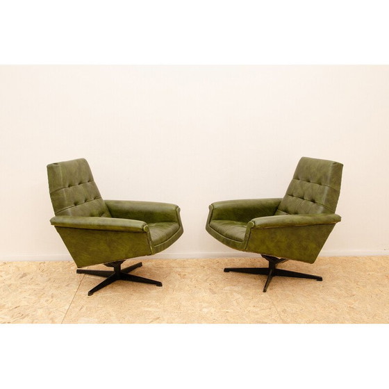 Image 1 of Paire de fauteuils pivotants vintage en aluminium et simili cuir vert pour Up Zavody, Tchécoslovaquie 1970