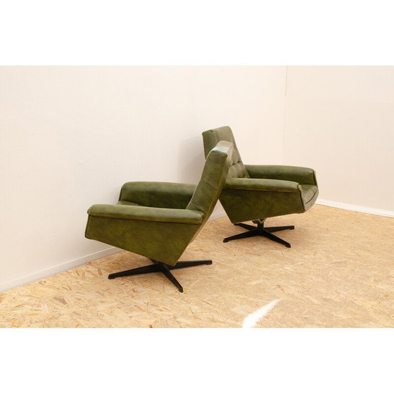 Image 1 of Paire de fauteuils pivotants vintage en aluminium et simili cuir vert pour Up Zavody, Tchécoslovaquie 1970