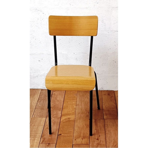 Image 1 of Chaise d'écolier vintage en bois et base en métal noir