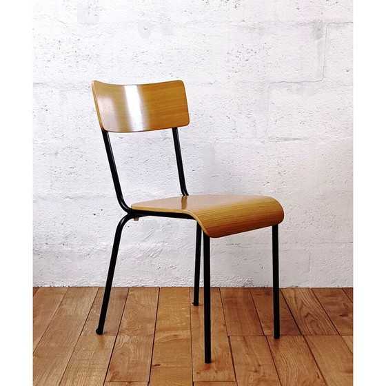 Image 1 of Chaise d'écolier vintage en bois et base en métal noir