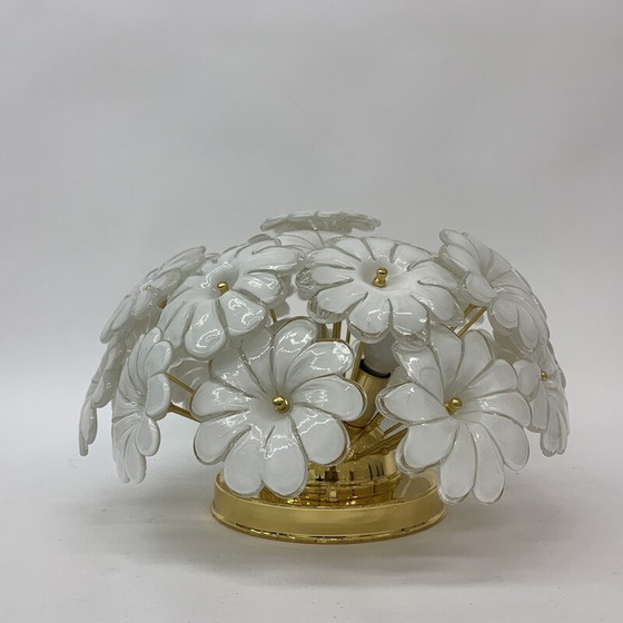 Image 1 of Plafonnier vintage avec fleurs en verre opalin et or, 1970