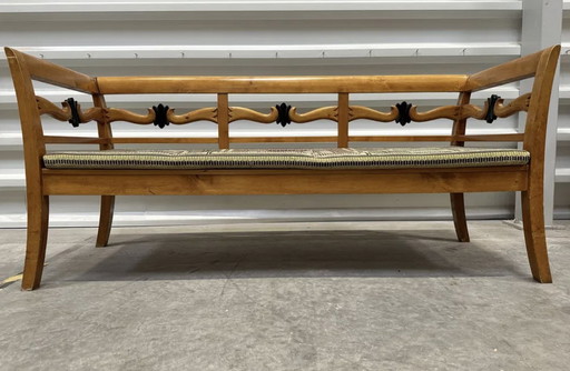 Banc en bois sculpté