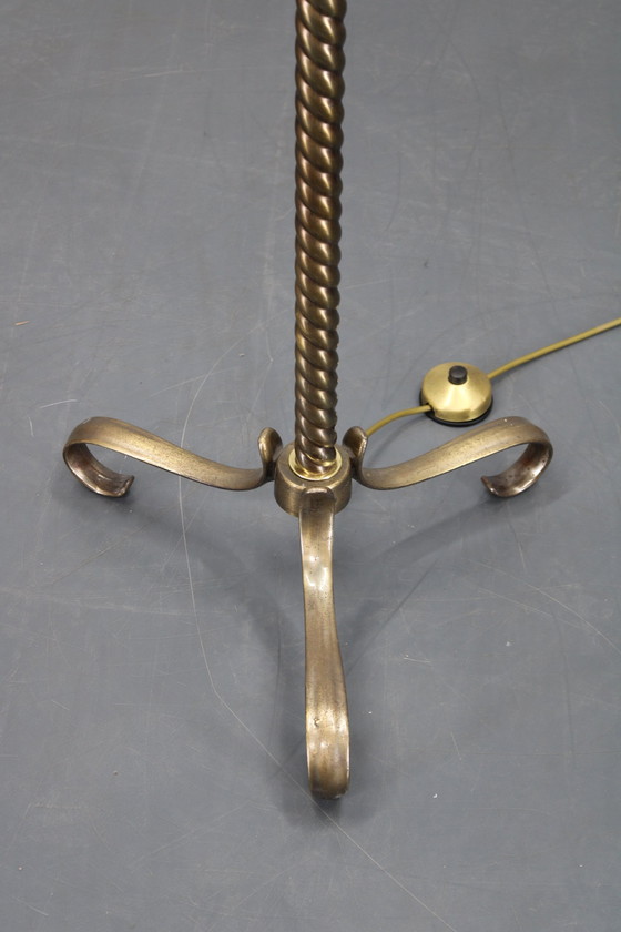 Image 1 of Lampadaire en laiton restauré 1940S avec abat-jour en verre