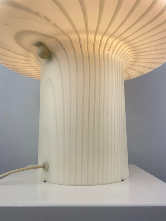 Image 1 of Énorme lampe de table à champignon en verre blanc Peill et Putzler Xxl 1970