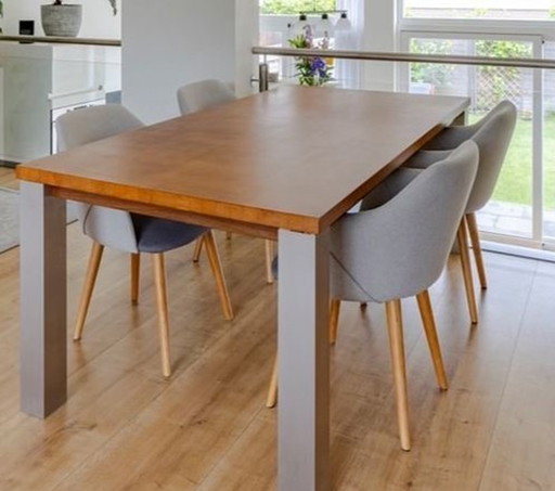 Table de salle à manger en chêne véritable avec pieds en acier