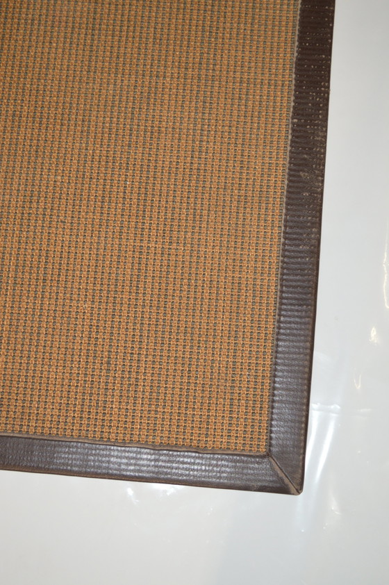 Image 1 of Tapis carré marron