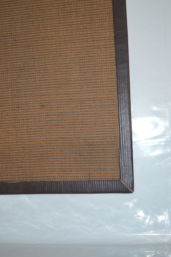 Image 1 of Tapis carré marron