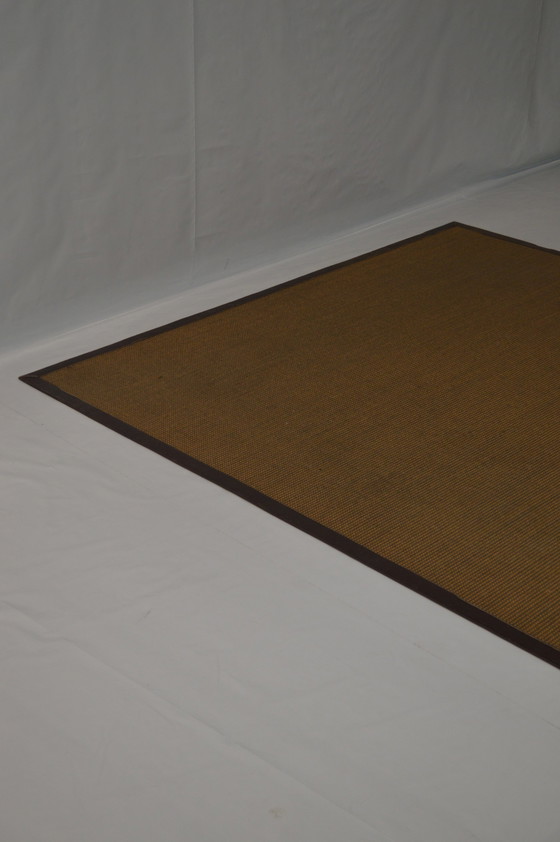 Image 1 of Tapis carré marron