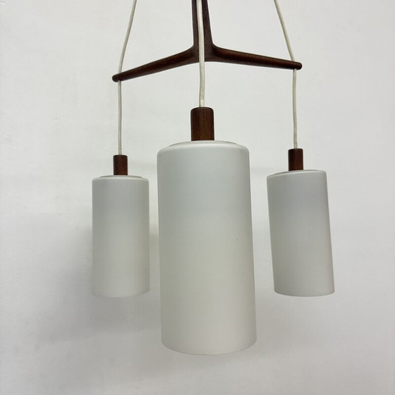 Image 1 of Lampe suspendue du milieu du siècle en teck et verre opalin, années 1970.