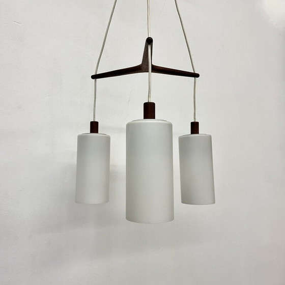 Image 1 of Lampe suspendue du milieu du siècle en teck et verre opalin, années 1970.