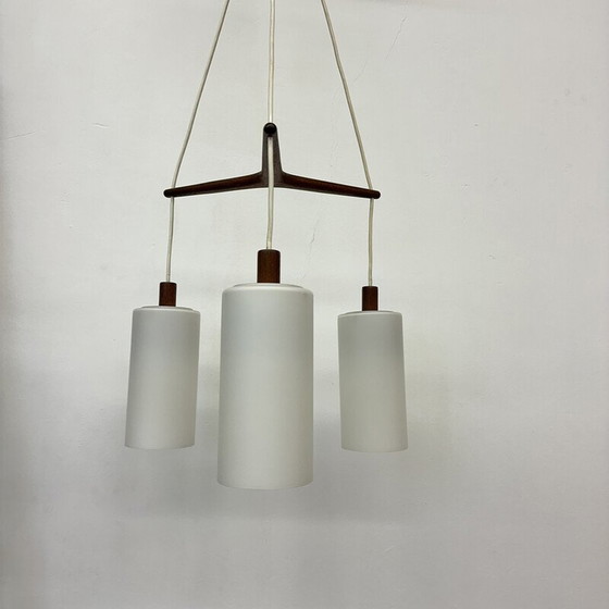 Image 1 of Lampe suspendue du milieu du siècle en teck et verre opalin, années 1970.