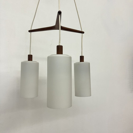 Image 1 of Lampe suspendue du milieu du siècle en teck et verre opalin, années 1970.