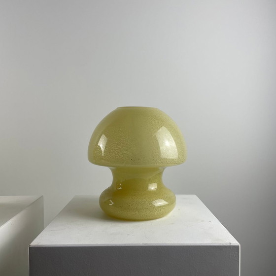 Image 1 of Paire de lampes de table à champignon en verre jaune par Doria Leuchten, 1970