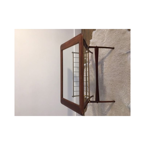 Image 1 of Table basse vintage avec porte-revues en laiton doré, Italie 1960