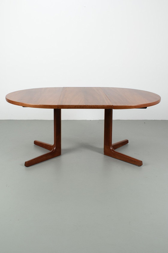 Image 1 of Table coulissante ronde/ovale en teck