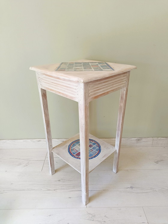Image 1 of Petite Table d'Appoint / Travailleuse