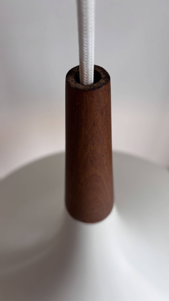 Image 1 of Lampe à trompette vintage Chapeau de sorcière blanc