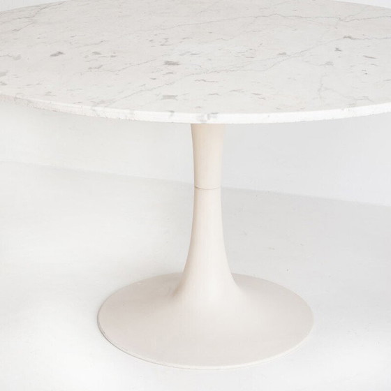 Image 1 of Table vintage en marbre blanc avec base tulipe, France 1960