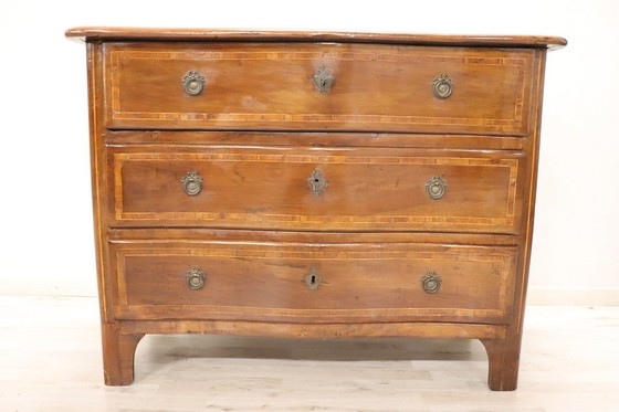 Image 1 of Commode ancienne en noyer, Italie 18e siècle