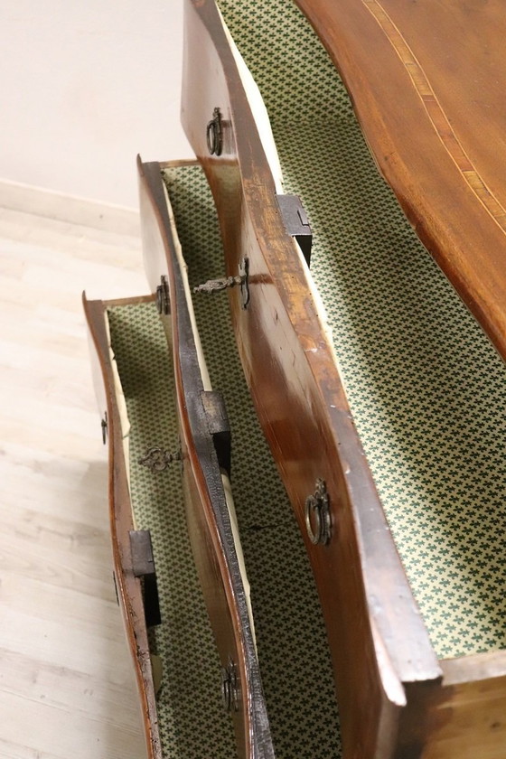 Image 1 of Commode ancienne en noyer, Italie 18e siècle