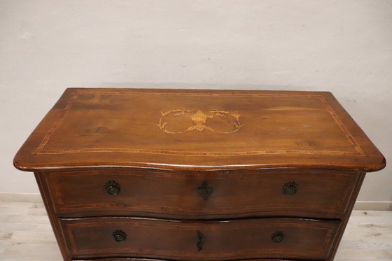 Image 1 of Commode ancienne en noyer, Italie 18e siècle
