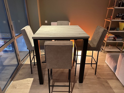 Table haute Goossens avec tabourets de bar en tissu