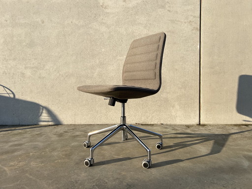 Chaise de bureau Lotus de Cappellini