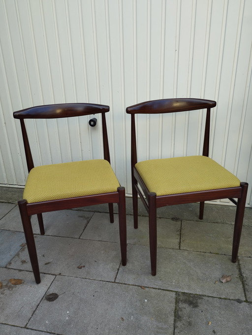 2 chaises de salle à manger scandinaves