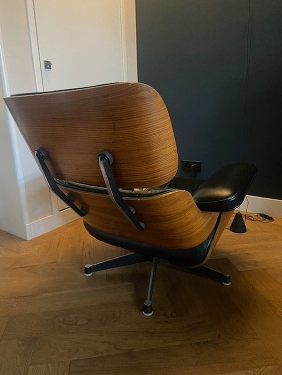 Image 1 of Chaise longue Eames + Ottoman par Herman Miller