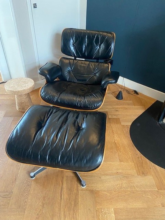 Image 1 of Chaise longue Eames + Ottoman par Herman Miller