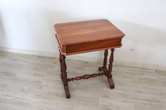 Image 1 of Table d'appoint ancienne en bois