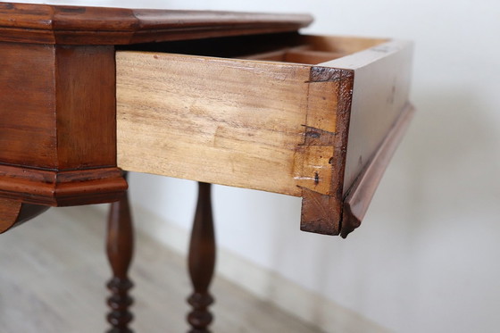 Image 1 of Table d'appoint ancienne en bois