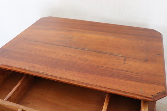 Image 1 of Table d'appoint ancienne en bois