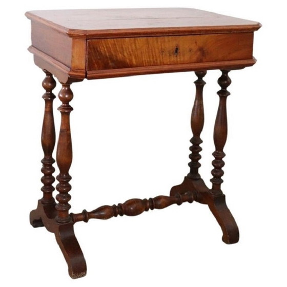 Image 1 of Table d'appoint ancienne en bois