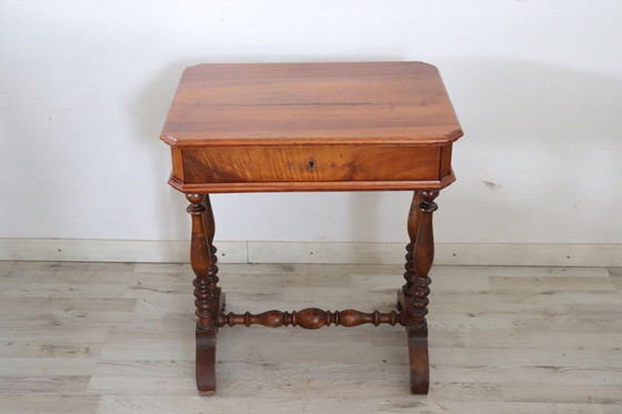 Image 1 of Table d'appoint ancienne en bois