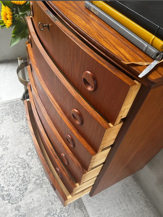 Image 1 of Commode en teck design danois Façade ronde Bois massif