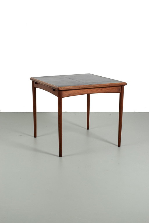 Table de jeu avec plateau en cuir noir