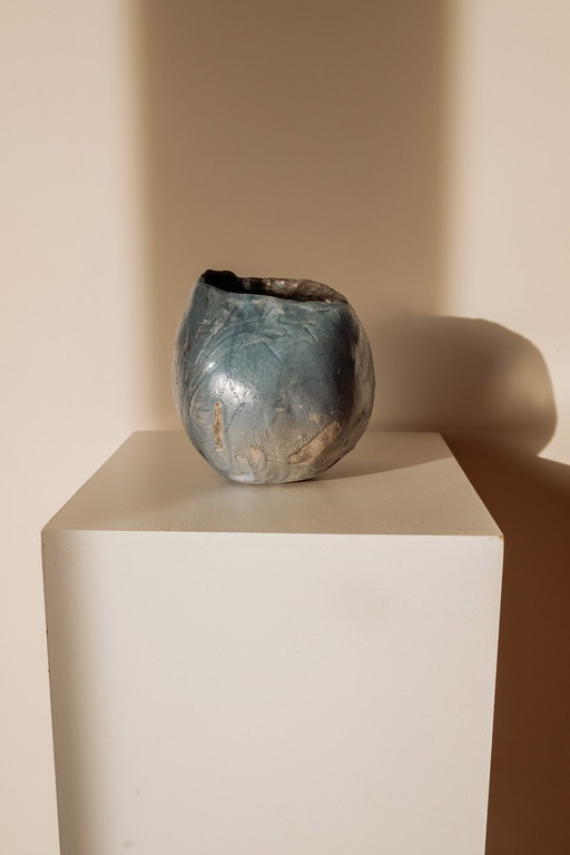 Vase en céramique bleu vintage fait à la main