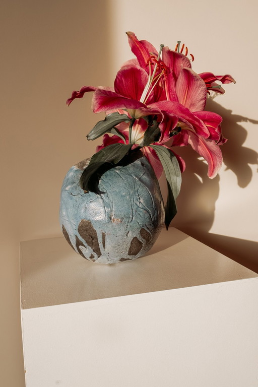 Vase en céramique bleu vintage fait à la main