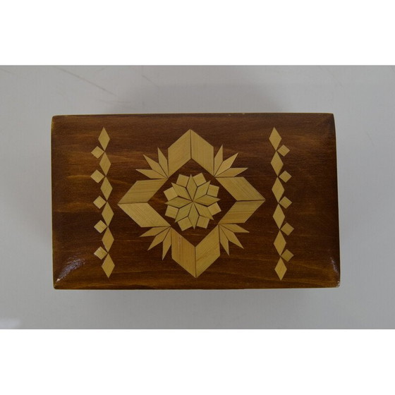 Image 1 of Boîte vintage en bois sculpté, Tchécoslovaquie, années 1950