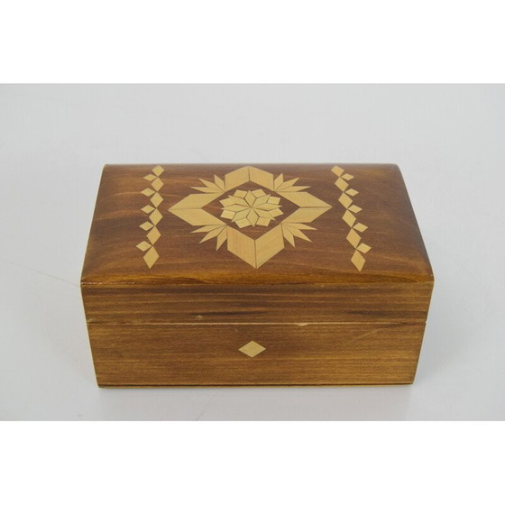 Image 1 of Boîte vintage en bois sculpté, Tchécoslovaquie, années 1950