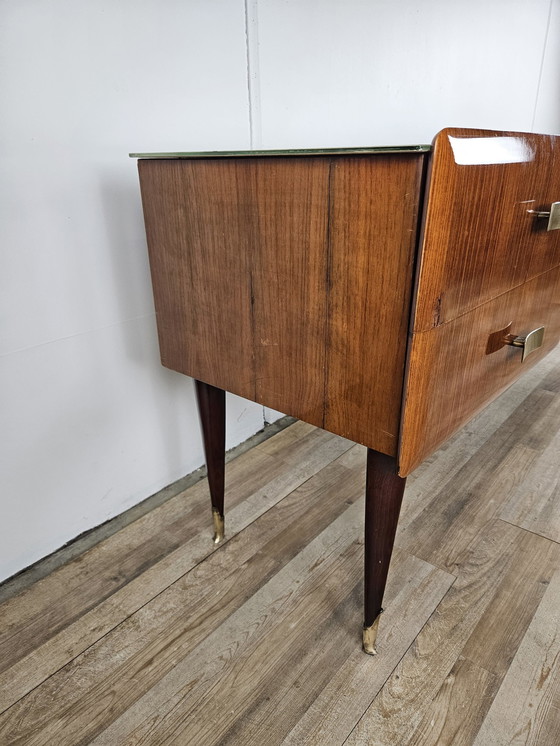 Image 1 of Commode Mid Century en acajou, laiton et verre