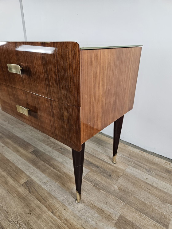 Image 1 of Commode Mid Century en acajou, laiton et verre