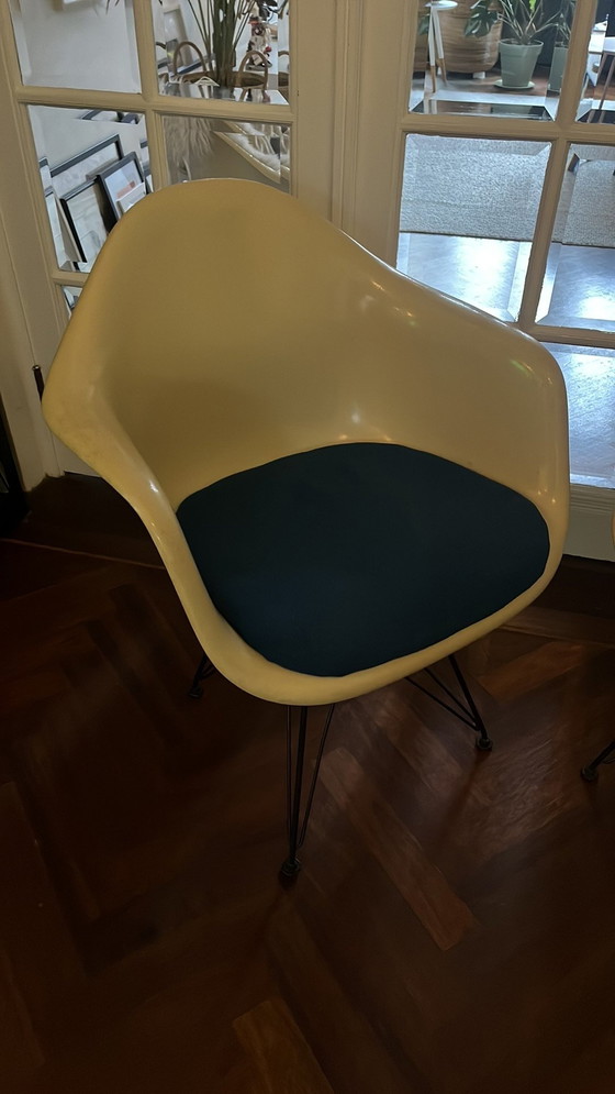 Image 1 of 2x Chaises Eames Daw en fibre de verre Herman Miller