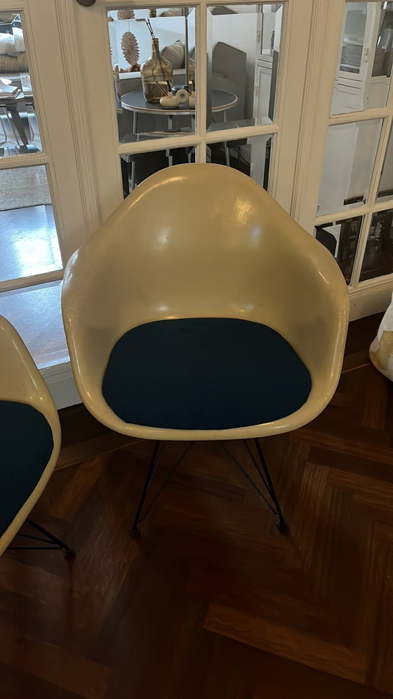 Image 1 of 2x Chaises Eames Daw en fibre de verre Herman Miller