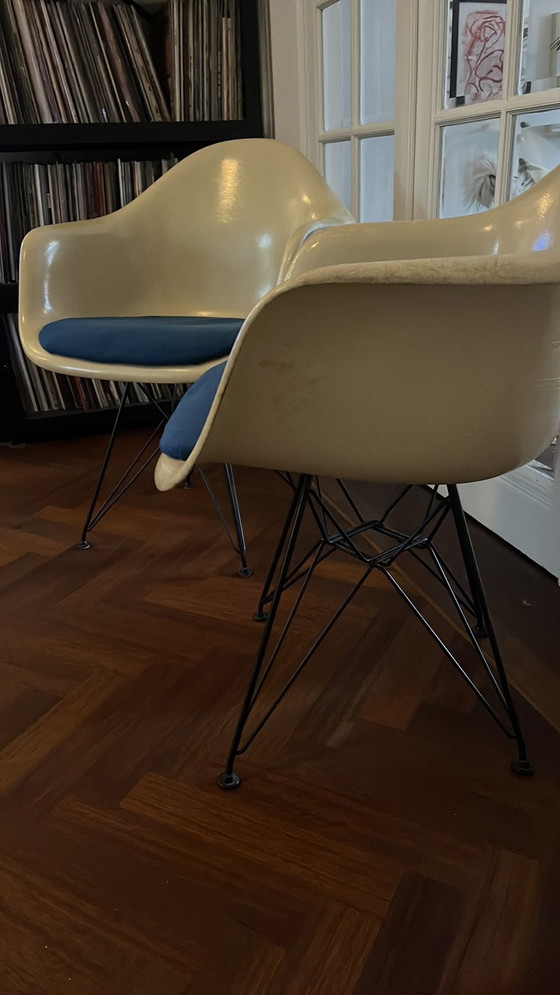 Image 1 of 2x Chaises Eames Daw en fibre de verre Herman Miller