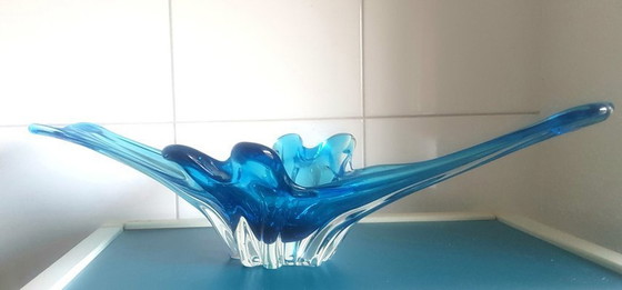 Image 1 of Coupe à centre de table en verre bleu de Murano, 1950S