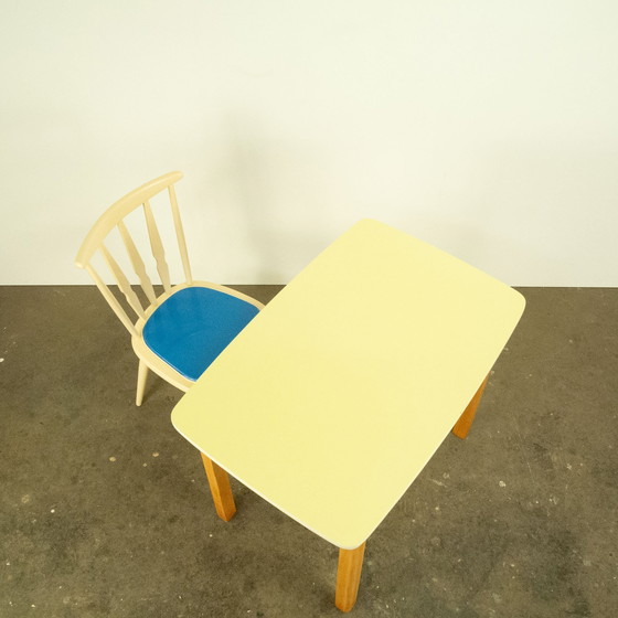 Image 1 of Bureau d'enfant avec chaise, hêtre et Resopal, années 1960