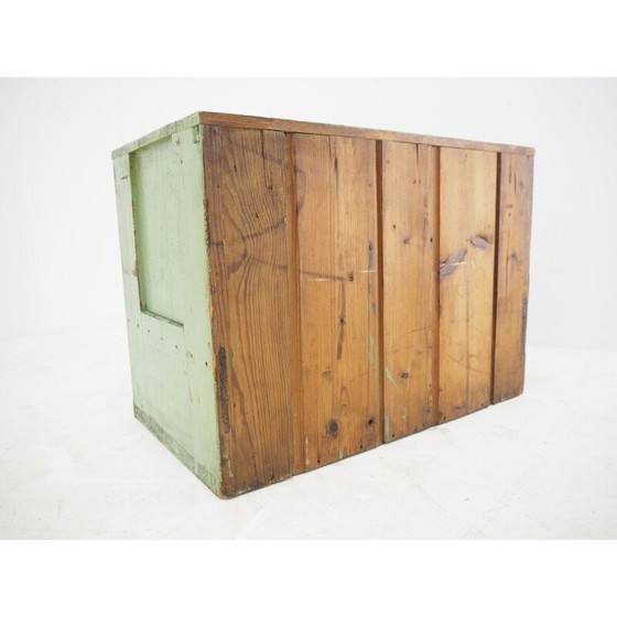 Image 1 of Commode industrielle en bois vert