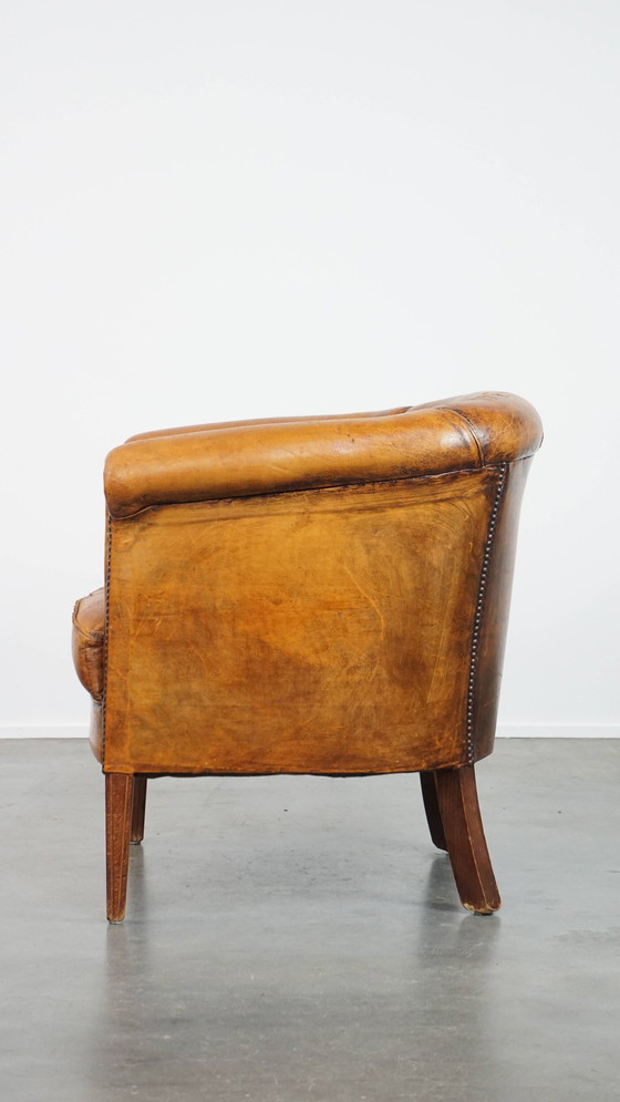 Image 1 of Fauteuil Club en peau de mouton avec clous décoratifs